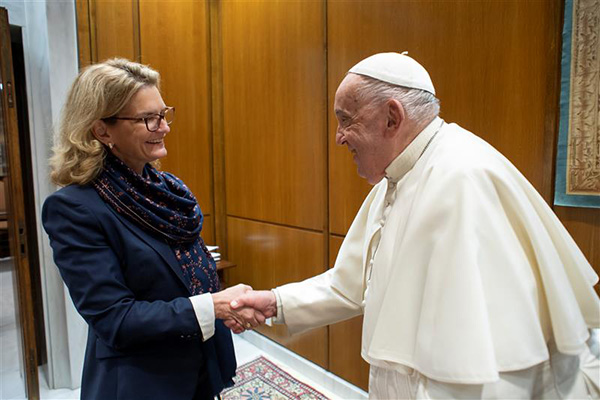 Pope Francis meets with Secretary-General of the International Telecommunication Union Lady Doreen Bogdan-Martin during an audience at his studio of the Paul VI Hall on November 20, 2024 in Vatican City, Vatican