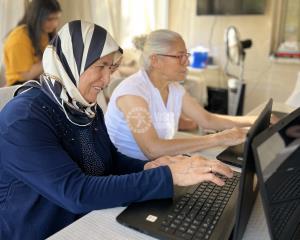 Más allá de los terremotos: determinación digital de las mujeres mayores en Kahramanmaraş