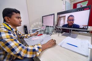 Appel vidéo en ligne pendant les heures de bureau